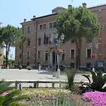 Charming With Lagoon Views In