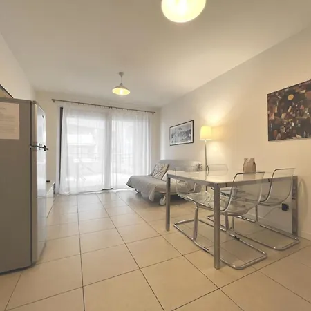 公寓 Charming With Lagoon Views In *