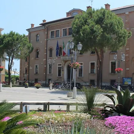 Charming With Lagoon Views In