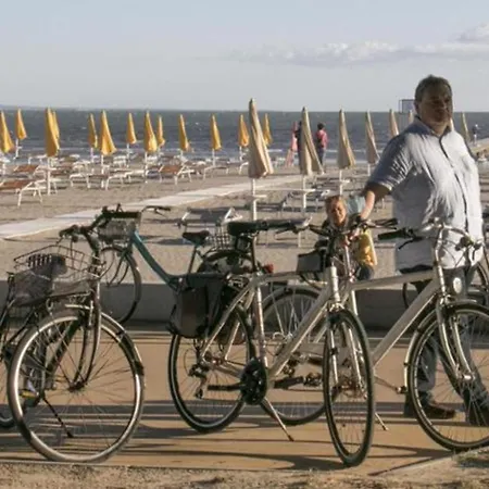 Charming With Lagoon Views In Apartment