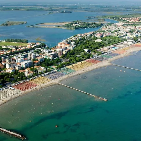 Charming With Lagoon Views In Appartement