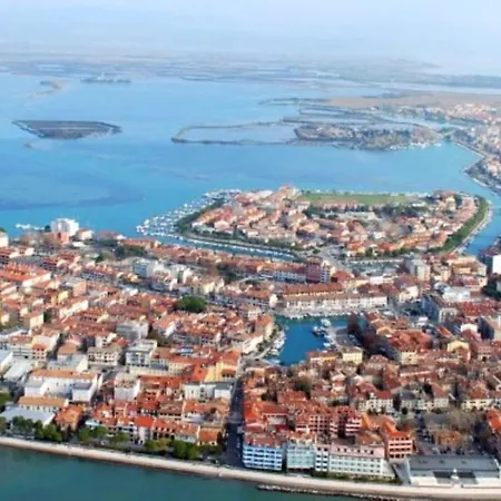 Charming With Lagoon Views In 公寓 *