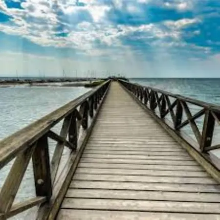 Apartment Charming With Lagoon Views In