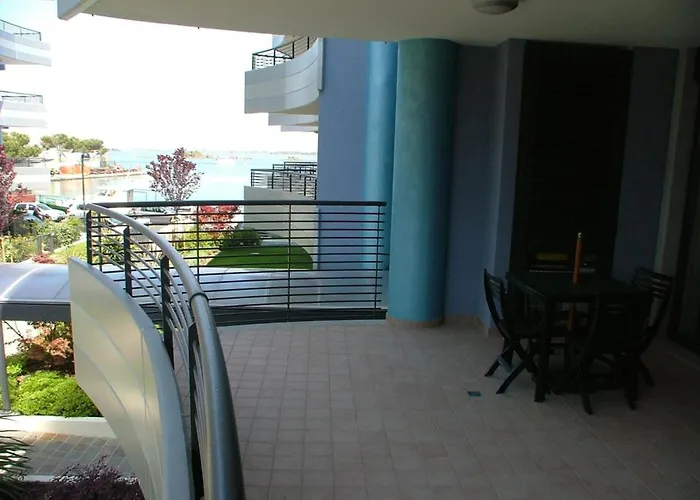 Apartment Charming With Lagoon Views In *